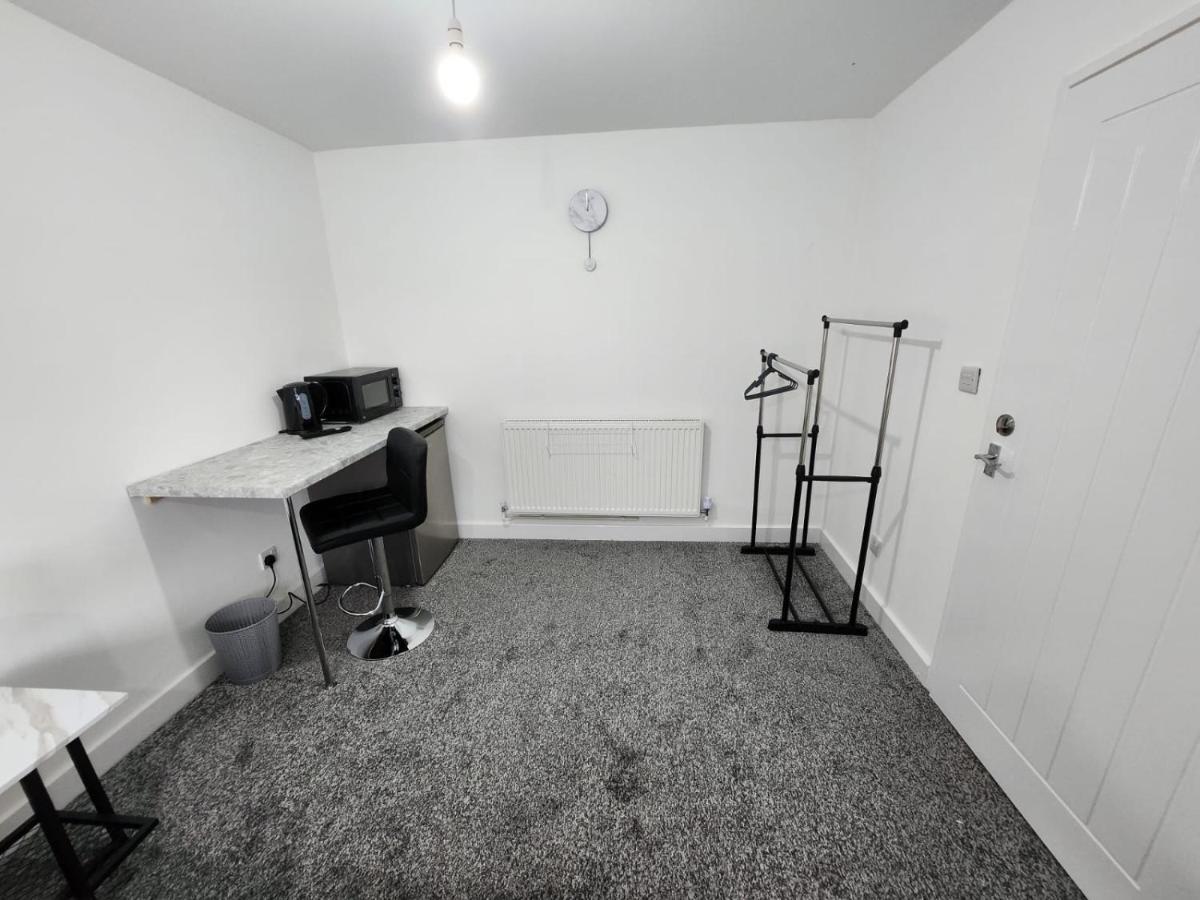 4 Bedroom 2 Bathroom Shared House - Near Bhx And Nec Birmingham Exterior foto