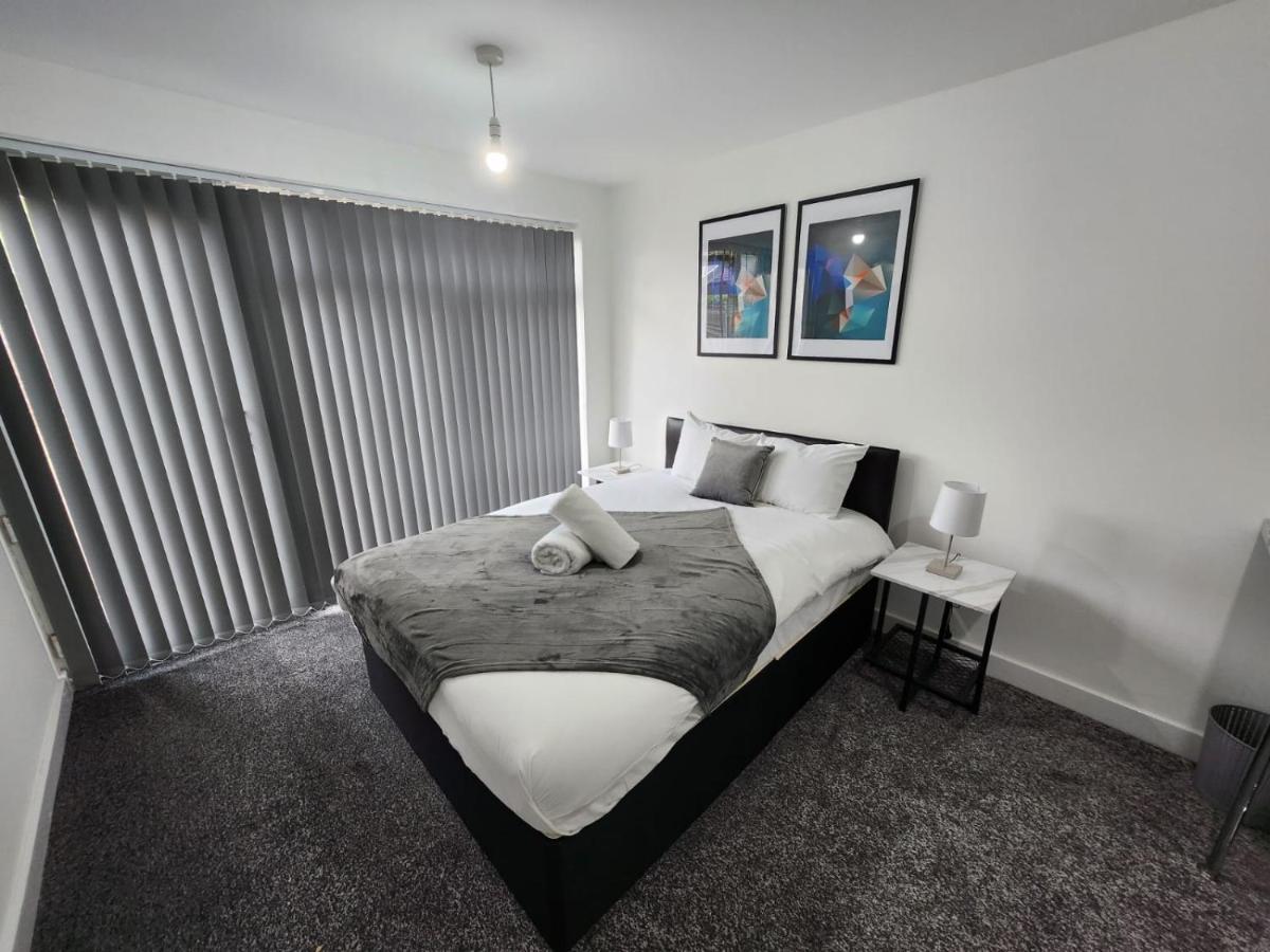 4 Bedroom 2 Bathroom Shared House - Near Bhx And Nec Birmingham Exterior foto